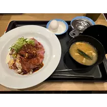 エミ (スタッフ)