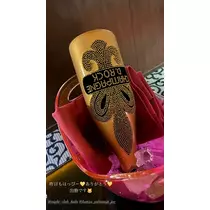 由依