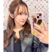 朔間 まりな