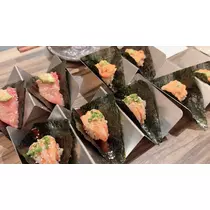 愛羽 仁美