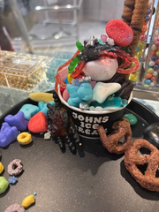 🍨🕷️