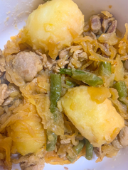 肉じゃがを作る。
