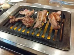 、