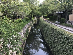 川