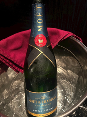 シャンパン シャンパン🍾 ( '-' 🍾 )シャンパンパンパパン