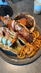 (    ॑꒳ ॑)っ=͟͟͞͞ =͟͟͞͞🌮タコス!!