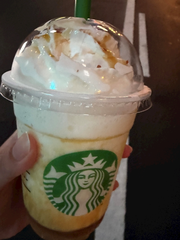 スタバ新作のんだ🍠