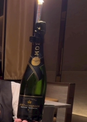 🍾