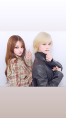 👩🏼‍🤝‍👩🏻