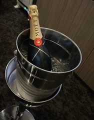🍾