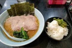 東中野で唯一の家系ラーメン 「麺家ばく」さん