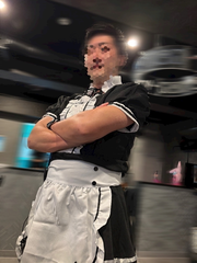 メイドが似合う男「足のウララ」