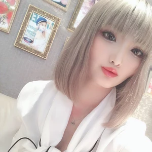 水咲 茉緒|新宿区 歌舞伎町のキャバクラ|VXY(ヴィクシー)