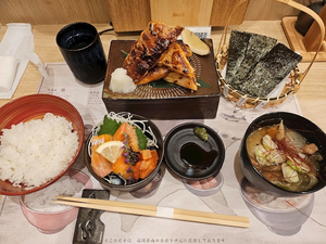 ゆり|福岡市 博多区中州のスナック|HALEMOANA(ハレモアナ)