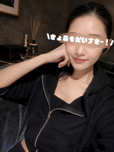 マユ|港区 赤坂の熟女キャバクラ|美魔女()