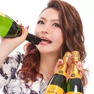 瑠菜専務