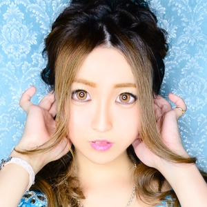 まや  ピアニスト