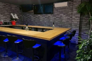 GIRLSBAR D