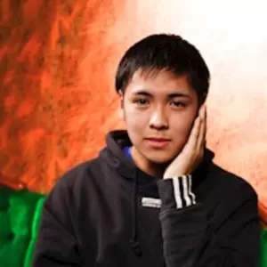 板 [19才/スタッフ]