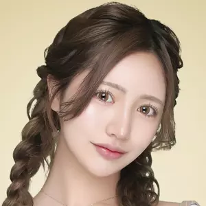 ひな|新宿区 歌舞伎町のキャバクラ|VXY(ヴィクシー)