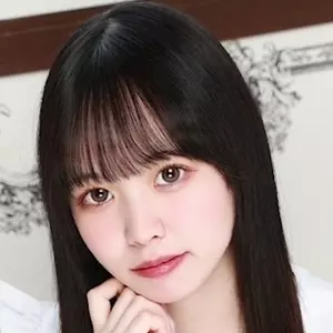 もも|川越市 本川越のガールズバー|Lily(リリー)