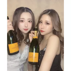 ななさん（左）