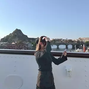 ひな|文京区 湯島のガールズバー|SHIRO(シロ)