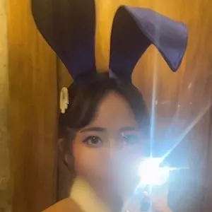 白川 もね|文京区 湯島のガールズバー|BUNNY LOUNGE B4 上野(バニーラウンジ ビーフォーウエノ)