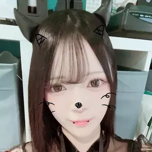 モモカ|小田原市 栄町のガールズバー|& Co.(アンドコー)