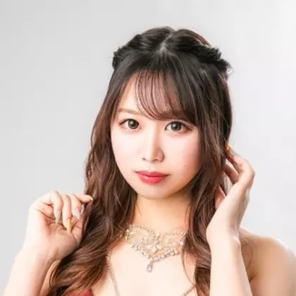詩月 なる