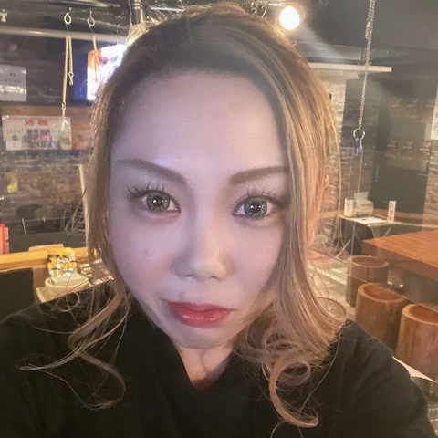 茜