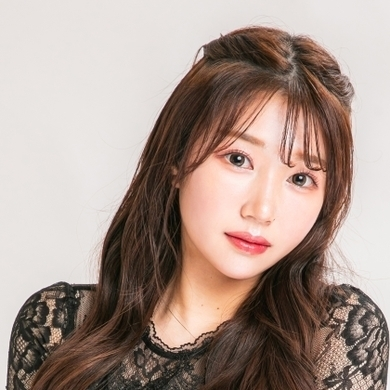 川遥 ゆな