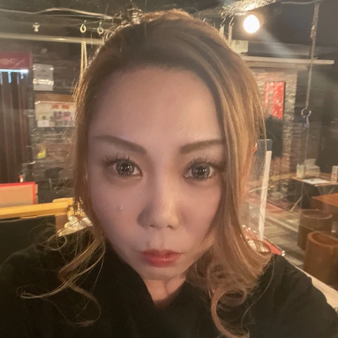 茜