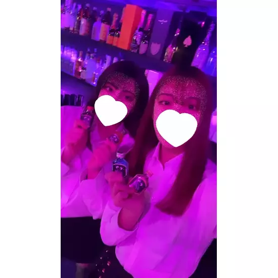 GIRL'S BAR CATIA