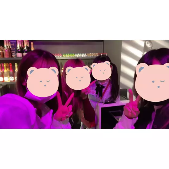 GIRL'S BAR CATIA