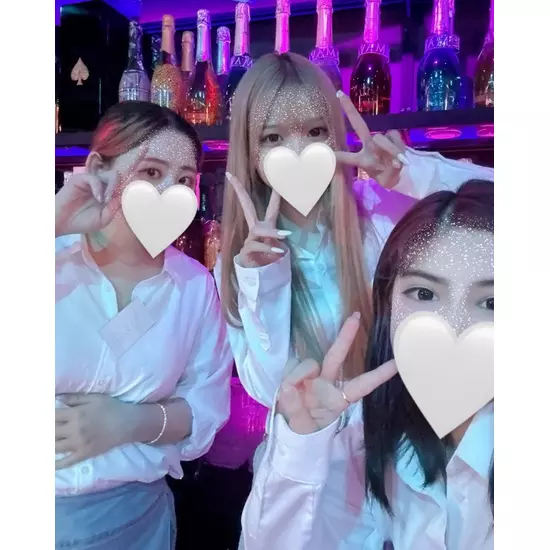 GIRL'S BAR CATIA