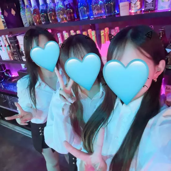 GIRL'S BAR CATIA