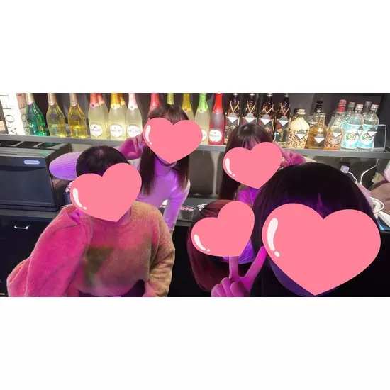 GIRL'S BAR CATIA