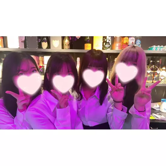 GIRL'S BAR CATIA