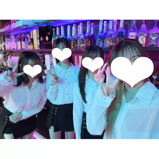 GIRL'S BAR CATIA