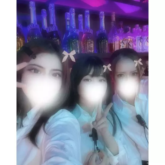 GIRL'S BAR CATIA