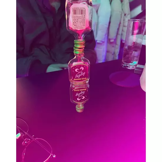 GIRL'S BAR CATIA