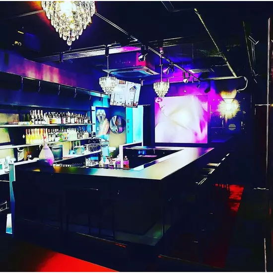 GIRL'S BAR CATIA
