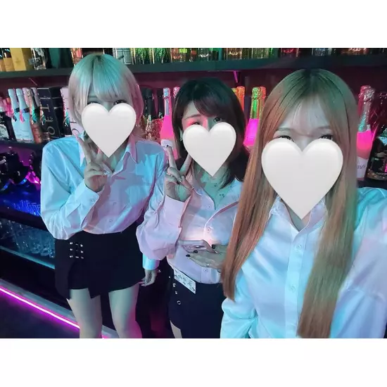 GIRL'S BAR CATIA