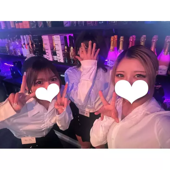 GIRL'S BAR CATIA