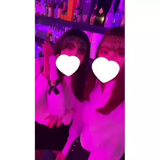 GIRL'S BAR CATIA