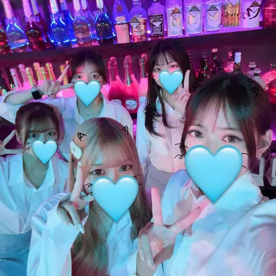 GIRL'S BAR CATIA