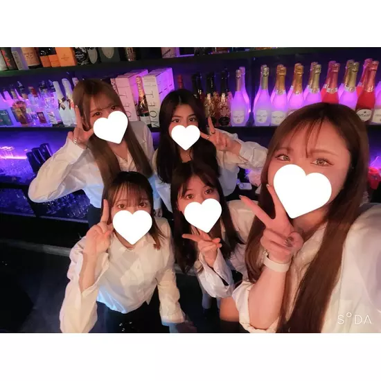 GIRL'S BAR CATIA