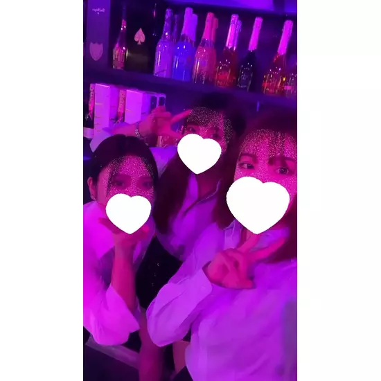 GIRL'S BAR CATIA