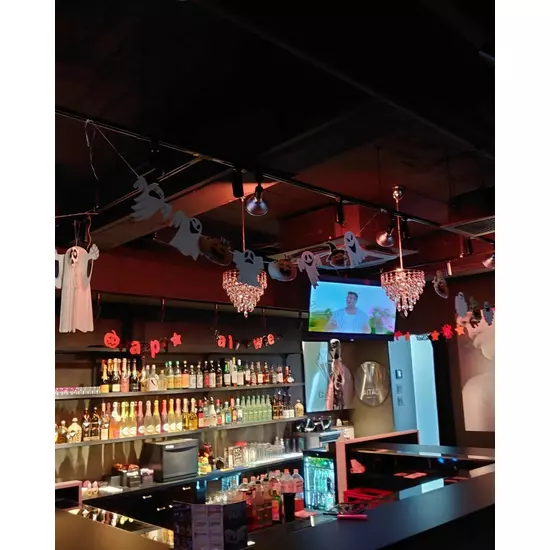 GIRL'S BAR CATIA